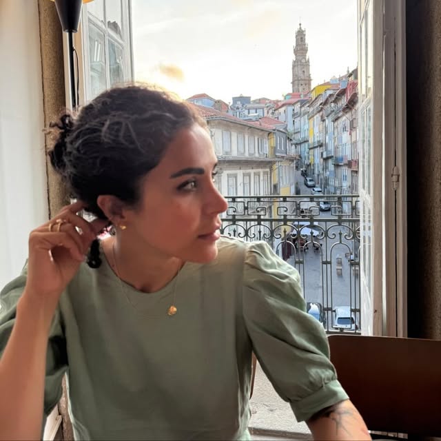 @emrooz profile picture