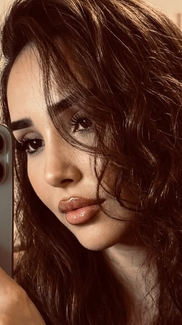 پست اینستاگرام DcqL-HuKnBd