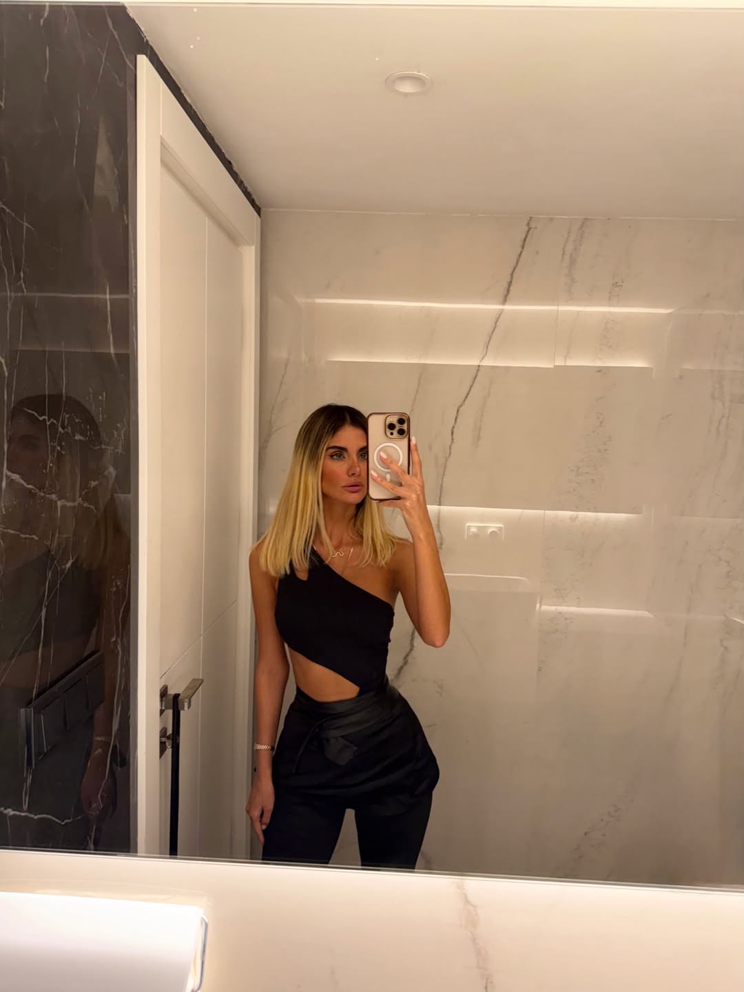 پست اینستاگرام DcvaIn8geXi